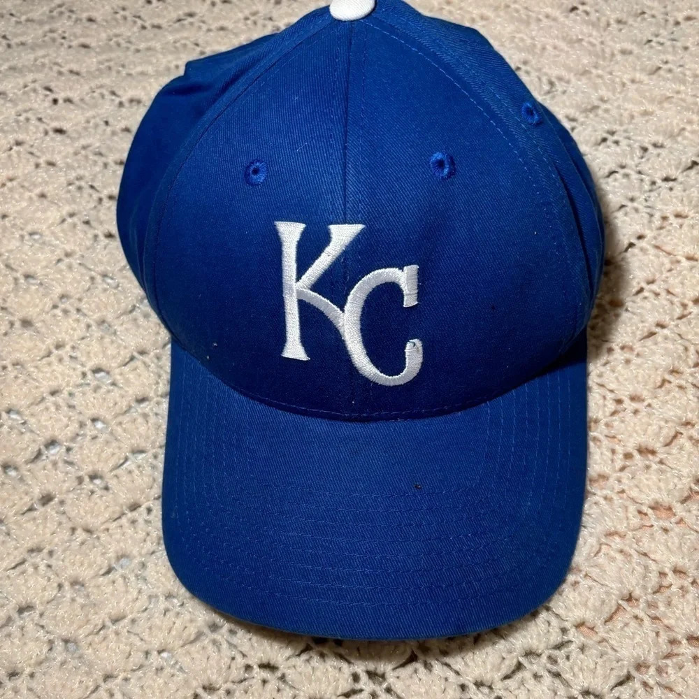 Kansas City Royals Blue Men's Adjust Fan Favorite HAT (KC White top Button)